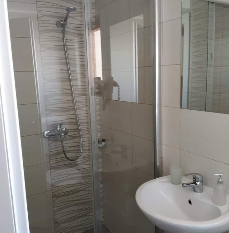 Apartments Mostrovi Ohrid Ruang foto